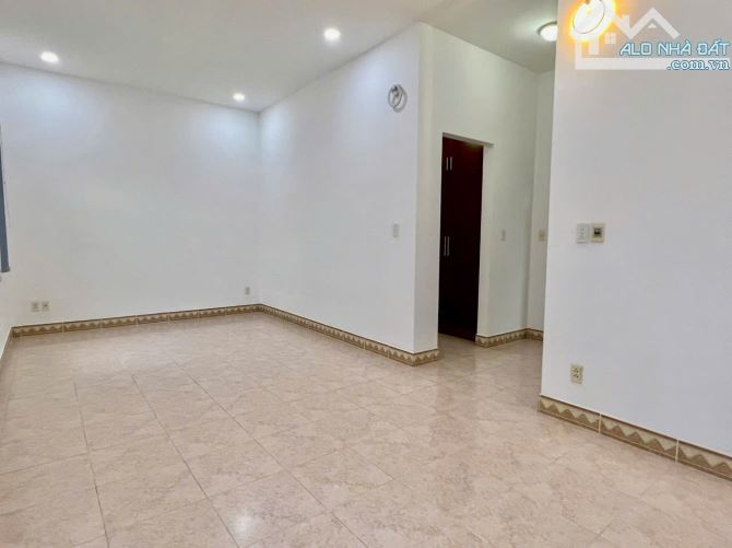 Cho thuê Biệt thự Mỹ Kim, 200m2, 3 lầu, đối diện công viên Hồ bán nguyệt, Quận 7 - 2