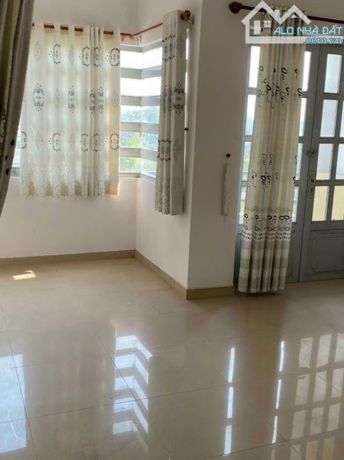 Bán nhà đường 12m Nội Bộ Lê Bôi - 5m x 16m - 80m.2- 3 Lầu - 4PN F7 Q8- Đối Diện Công Viên - 2