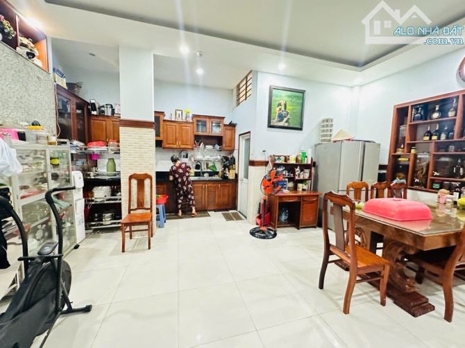 Mặt tiền P13 Tân Bình, 390m2, 20m x 20m, dòng tiền 4 tỷ/năm, gần nhà ga T3 - 2