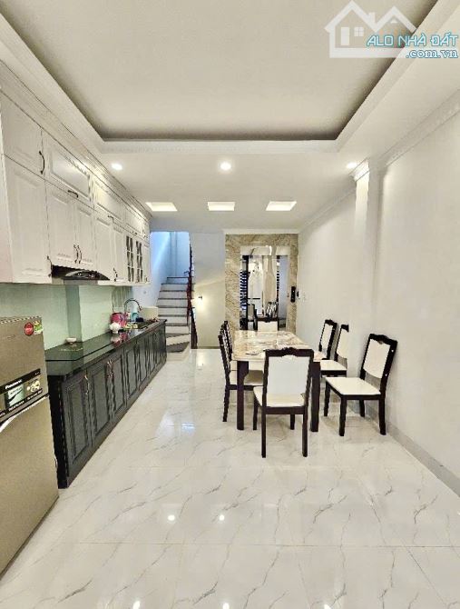 BÁN NHÀ TRUNG TÂM CẦU GIẤY - ĐÔNG QUAN - 6 TẦNG THANG MÁY - 40M2 - 8.8 TỶ - 2
