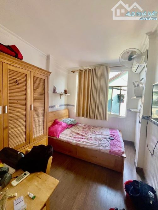 BÁN NHÀ HẺM  XE HƠI CHỈ 2TY900 - TRUNG TÂM QUẬN 4 - 2