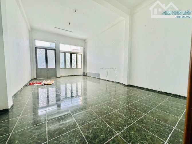 Cho thuê nhà 3 tầng mặt tiền Nguyễn Văn Linh , Hải Châu - 2