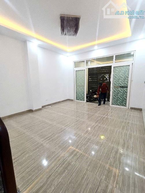 Nhà 5 tầng Lạc Long Quân - 48,5m2 vuông vắn - 2 mặt thoáng - Chào  9,5 tỷ - 2