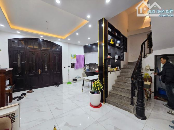 BÁN NHÀ SIÊU PHẨM XUÂN THUỶ  DIỆN TÍCH 37M MẶT TIỀN 5,5M GIÁ 9 TỶ - 2