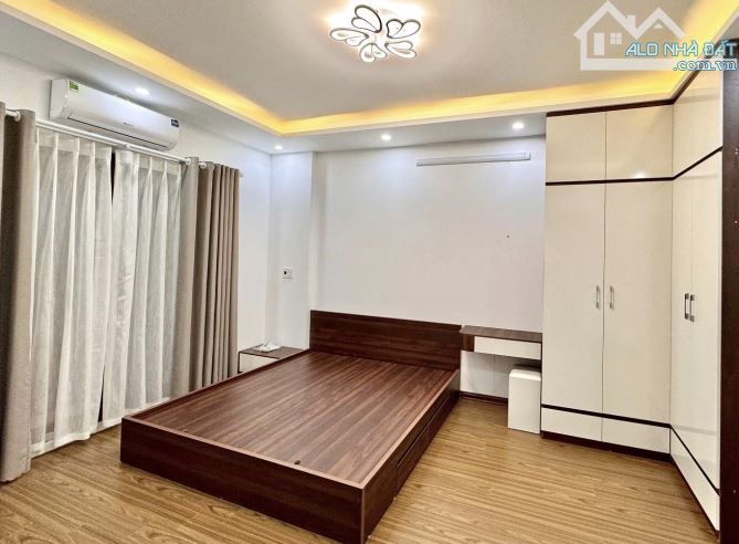 VĨNH HƯNG- LÔ GÓC, SÁT OTO- 34m2- 5 tỷ 8 - 2
