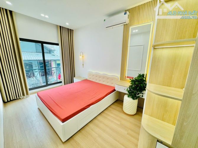 BÁN NHÀ MỚI Ô CHỢ DỪA, XÃ ĐÀN, TÔN ĐỨC THẮNG, KHÂM THIÊN 28 m, 4 tầng, 3 ngủ, chỉ 6.15 tỷ. - 2