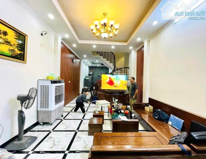 Định Công Thượng - Nhà dân 60 M - Nhỉnh 10 đồng - 2 thoáng vĩnh viễn - Full nội thất. - 2