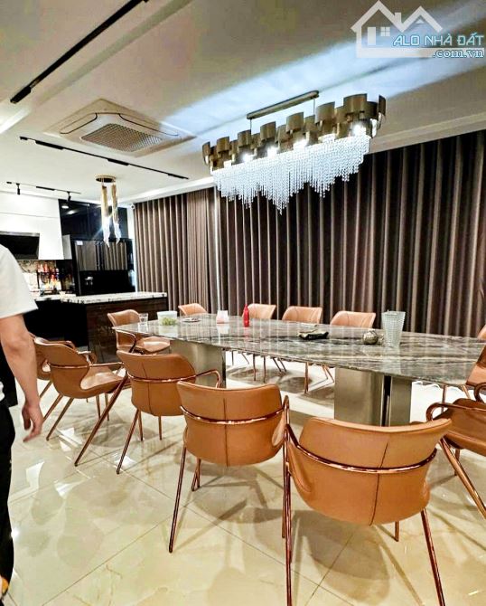VỊ TRÍ ĐƯỢC ĐÁNH GIÁ ĐẸP và MẶT TIỀN RỘNG TOẠ LẠC TRÊN PHỐ BÙI THỊ XUÂN - 2