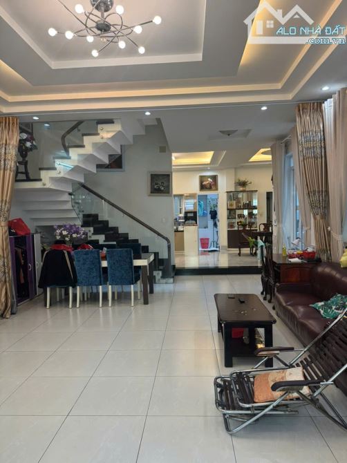 Hiếm! Biệt thự đẹp ngay Phan Đăng Lưu P.5 Phú Nhuận (8x20m) 3 Lầu đẹp chỉ 24 tỷ TL - 2