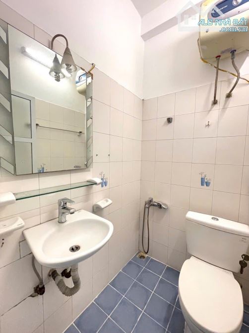 BÁN NHÀ HÀO NAM – 33m² x 4T – GIÁ 6.8 TỶ GẦN PHỐ GẦN GA CÁT LINH FULL NỘI THẤT - 2