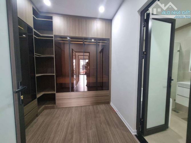 Bán nhà Vương Thừa Vũ  gara ô tô , thang máy , thửa vuông đẹp , 50M2x6T- 16.7 tỷ - 2