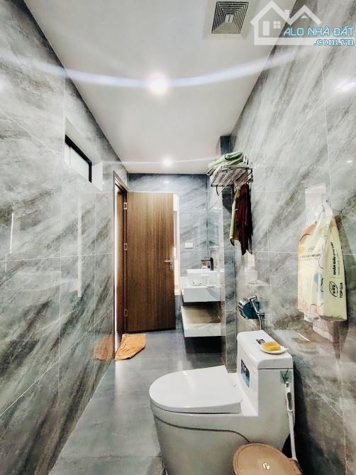 Bán Nhà Dân BỒ ĐỀ!! GẦN CẦU CHƯƠNG DƯƠNG - Mt HƠN 5m - 7 Tầng Thang Máy - 2