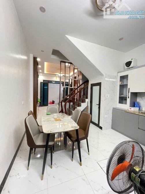 Nhà đẹp ngõ 169 Hoàng Mai, 4 tầng, Sân để xe riêng, Ngõ thông - 2