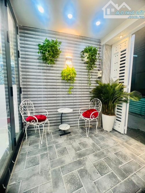 Nhà góc siêu đẹp hẻm xe hơi 2 tầng 3x13m nở hậu 5.5m. Full nội thất. Phú Xuân NB - 2