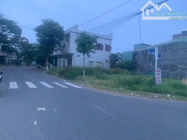 Lô góc 260m2 -sát núi ,gần biển - Thành Vinh -Sơn Trà - Giá chỉ 16,5 tỷ - 2