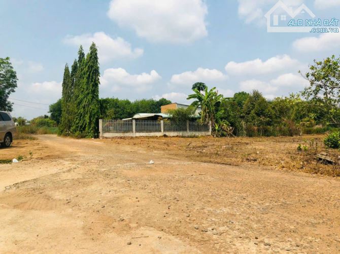KẸT TIỀN SANG GẤP 1076M2 ĐẤT Ở THỊ XÃ BÌNH LONG GẦN KCN ĐANG HOẠT ĐỘNG. GIÁ 170 TRIỆU - 2