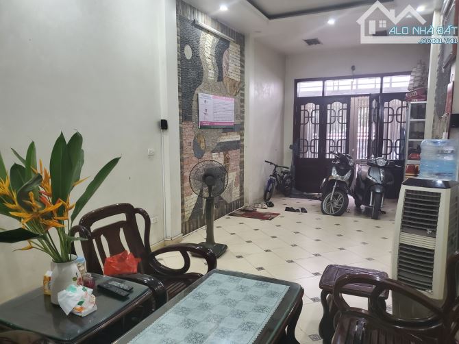 Cho thuê nhà 4 phòng ngủ tại mặt phố Nguyễn Khoái, Q. Hai Bà Trưng, KD tốt - 2