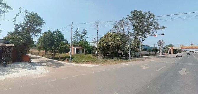 BÁN NHANH 207M2 ĐẤT Ở THỊ XÃ GẦN NGAY CHỢ ĐI VÀO 500M LÀ TỚI DÂN ĐÔNG. GIÁ 150 TRIỆU - 2
