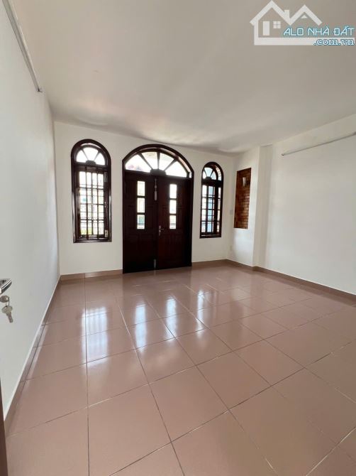 Bán biệt thự đường Nguyễn Hậu, 8mx15m, 3 lầu, giá 17.2 tỷ, P. Tân Thành, Q. Tân Phú - 2