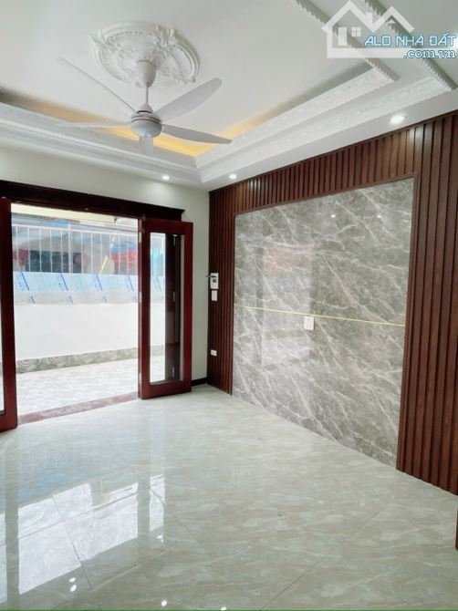 BÁN NHÀ BÁT KHỐI 5 TẦNG . Ô TÔ ĐỖ CỬA.  NHỈNH 5 TỶ ( Có thương lượng ) - 2