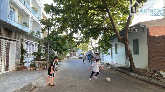 Bán đất sẵn nhà cũ ngang 15m sát khu đô thị phước long đường oto - 2