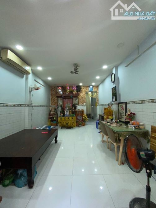 7 TỶ HƠN - NHÀ Ở AN CƯ QUẬN 11 - HẺM LẠC LONG QUÂN - DT 4*17M ĐÚC 2 TẤM - 4PN ĐẸP - 2
