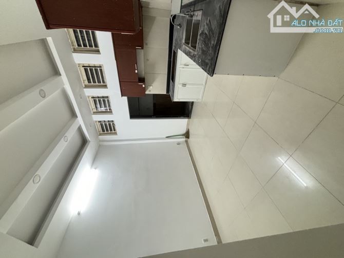 73m2, 2 tầng, khu vip biệt thự, Ng Xí, P13, Chỉ nhỉnh 10T còn TL - 2
