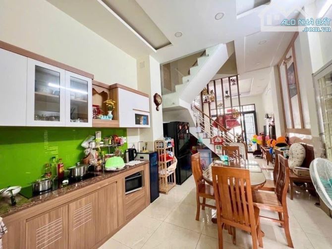 NHÀ 3 TẦNG - CĂN GÓC 3 MẶT HẺM XE HƠI 6M - ĐỐI DIỆN CHUNG CƯ 4S LINH ĐÔNG - 2