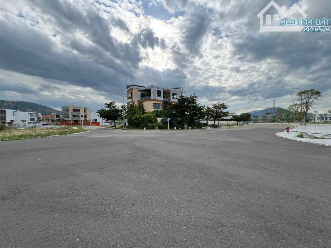 BÁN LÔ GÓC ĐẸP ĐỐI DIỆN CÔNG VIÊN MẶT TIỀN ĐƯỜNG 27M GÓI 5 MỸ GIA (THÁI HƯNG) - 2