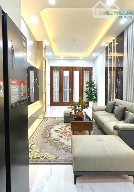 NGUYỄN CHÍNH - NHÀ MỚI - NGÕ THÔNG, LÔ GÓC, TRƯỚC NHÀ 3M - 20M RA ÔTÔ TRÁNH- 36M2 - 5TẦNG - 2