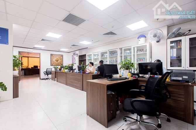 Sang nhượng Văn phòng Phố Huế- 270m2-95tr - 2