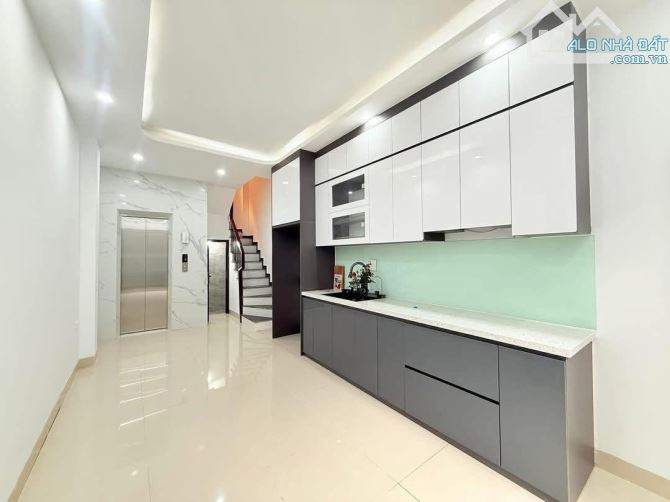 Bán Nhà Đội Cấn - Ba Đình - 35m - 6 Tầng- Thang Máy - 8.4 Tỷ - 2