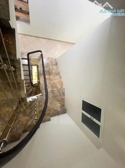 Bán nhà Dịch Vọng Hậu - Ngõ thông - Ba gác - Kinh doanh - 40m2 - 10 tỷ - 2
