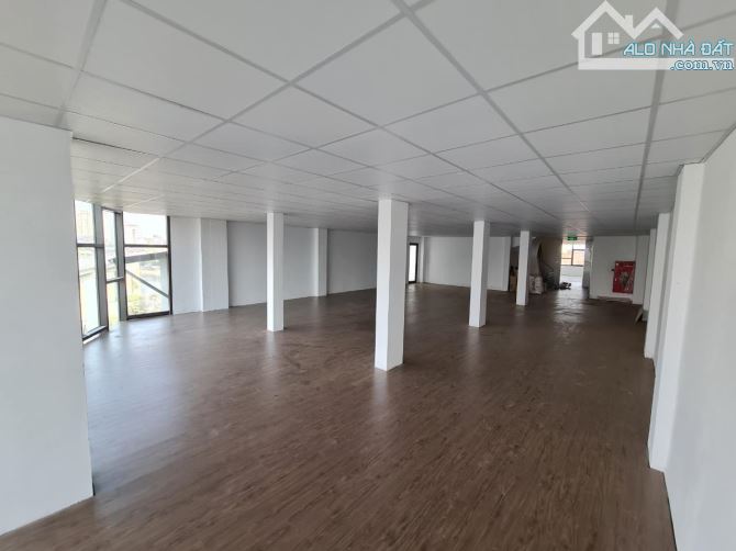 Mặt phố Hoàng Cầu, diện tích 216m2, mt khủng 10,5m, kinh doanh sầm uất, dòng tiền cao. - 2