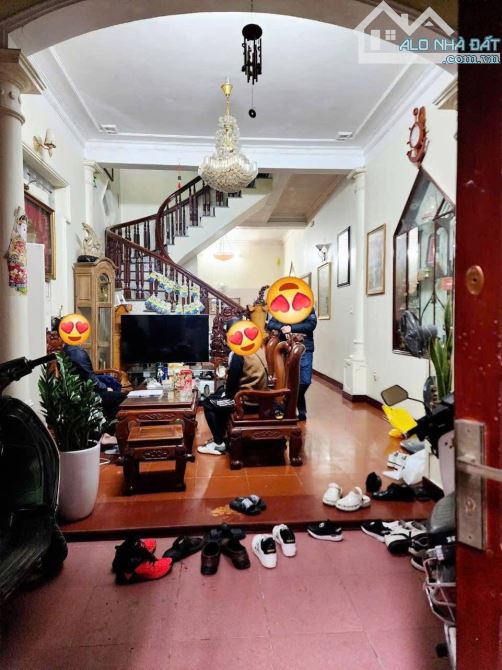 LÔ GÓC CẦU GIẤY, 2 MẶT NGÕ THÔNG, 50M RA PHỐ, NHÀ XÂY CHẮC CHẮN - 2