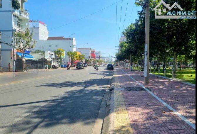 Cần bán 2 lô liền kề mặt tiền đường lớn Võ Văn Kiệt đối diện công viên gần siêu thị Lotte - 2