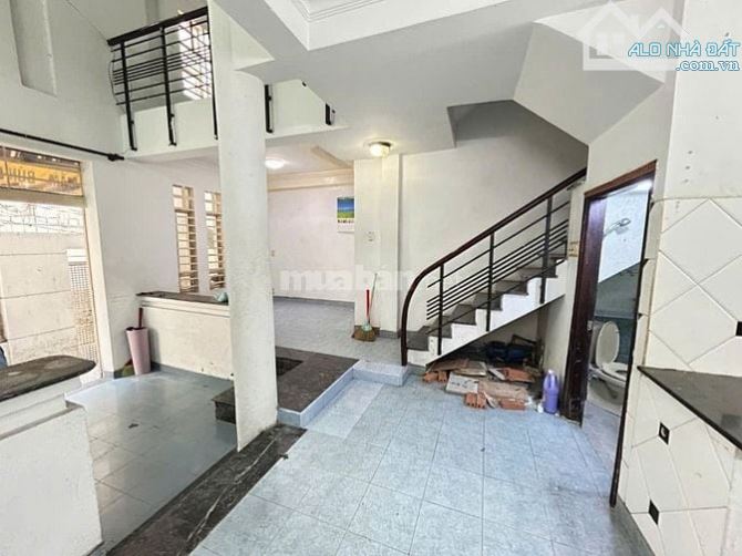 Nhà sát MT Nguyễn Duy Dương, 6x7 - 3 tầng 4pn 3wc 14 triệu - 2