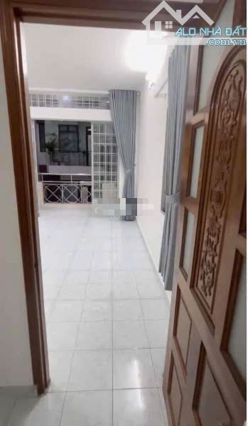 Hẻm 5m cách MT 3/2 Q10 chỉ 3 căn, dt 4x15m, trệt 2 lầu mới - 2