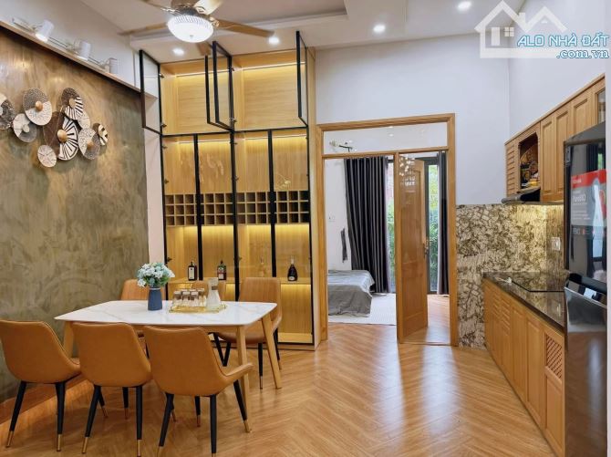 Bán nhà 3 tầng mới đường Dương Đức Hiền -Đầy đủ nội thất y hình, gần biển Nguyễn Tất Thành - 2