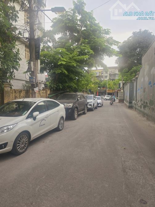 PHÂN LÔ ÔTÔ TRÁNH NGUYỄN VĂN HUYÊN CẦU GIẤY 70M*5T chào 25 TỶ, KINH DOANH, NHÀ RẤT ĐẸP. - 2