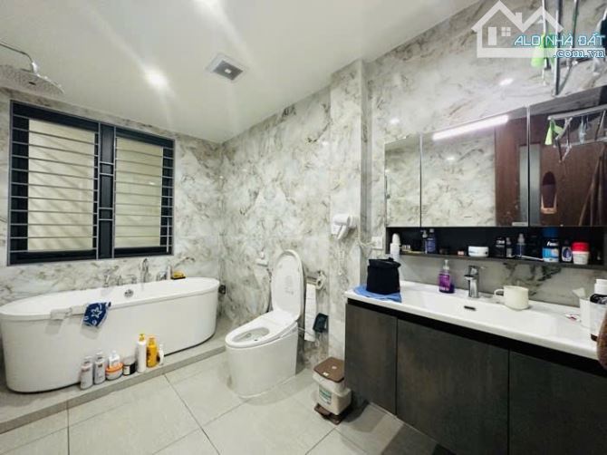 GẤP...Giảm mạnh 1,1 tỷ Chỉ Còn Quanh 15 Tỷ Siêu Phẩm 5 Tầng Mới Phân Lô Giếng Sen, Hà Đông - 2
