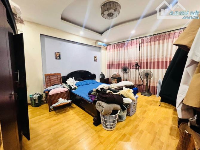 Cần bán nhà phố Xuân Thuỷ 40m2 5tầng 4 m cách ô tô tránh 50m - 2