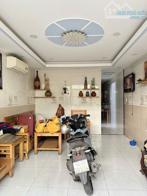Nhà đẹp - giá tốt ở ngay, đường 8m Hoàng Hoa Thám (4x17m) - 5 tầng cứng cáp, xe hơi đỗ tro - 2