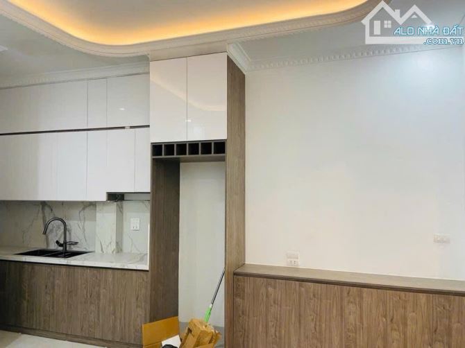 BÁN NHÀ TRỌ TRIỀU KHÚC , 6 TẦNG THANG MÁY , DOANH THU 560TR/NĂM. GIÁ CHỈ HƠN 9 TỶ. - 2