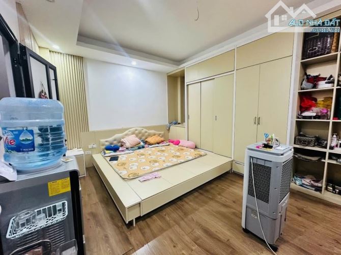 Bán nhà đầu phố Lạc Long Quân - Nhà đẹp - Full nội thất - 7.45 tỷ - 2
