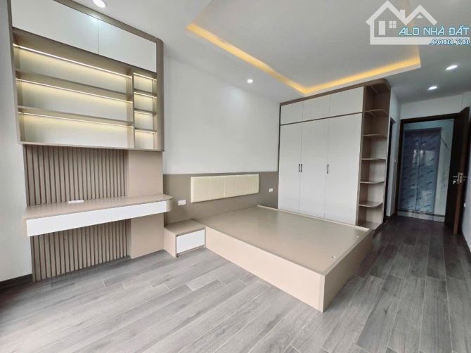 Cho Thuê nhà nguyên căn ngõ 35 lạc long quân view phố - 2