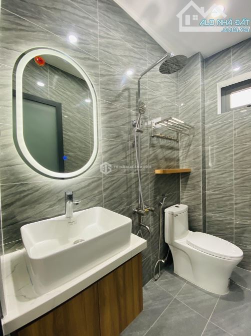 BÁN NHÀ CẤP 4 CÓ GÁC MỚI ĐẸP MẶT TIỀN P. THẮNG TAM- NGANG 5M (70M2 )- GIÁ 6.6 TỶ - 2