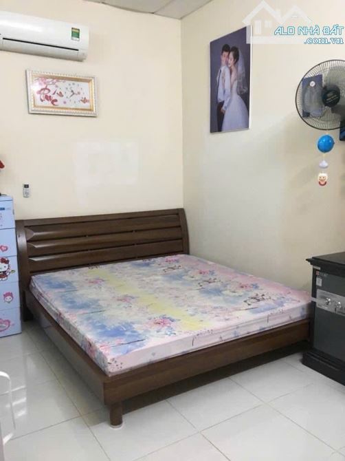 BÁN NHÀ HỒNG ĐÔ GẦN ĐƯỜNG LỚN Ô TÔ TRÁNH GIÁ NHINH 2 TỶ - 2