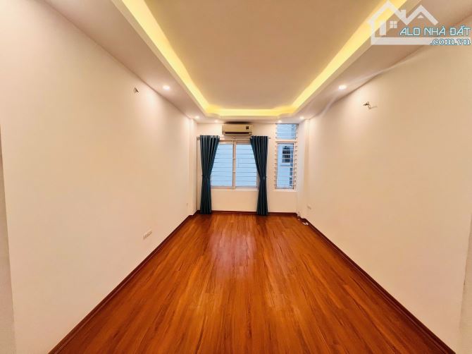 Bán nhà đường Trần Quốc Vượng quận Cầu Giấy - sổ 30m2 - 5 tầng mới cong- giá chỉ 7 tỷ - 2