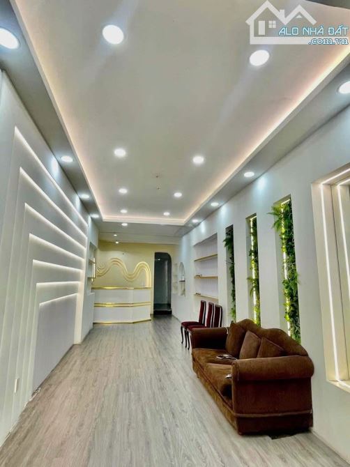 Cho thuê nhà mặt tiền 73 Phạm Ngọc Thạch, P Võ Thị Sáu, Q3. Trệt, lửng, 3 lầu, ST chỉ 65tr - 2